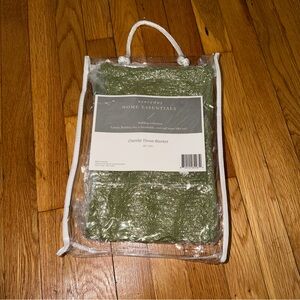 Everyday Home Essentials Green Chenille Throw Blanket 50x60 New